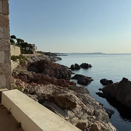 Edificio Lirios Politur * 普拉加德阿罗