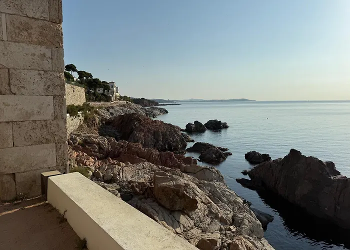 Edificio Lirios Politur * 普拉加德阿罗