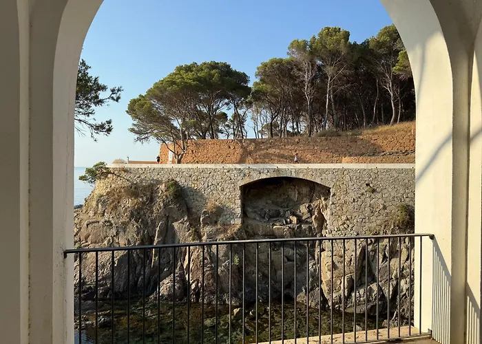 Edificio Lirios Politur * 普拉加德阿罗